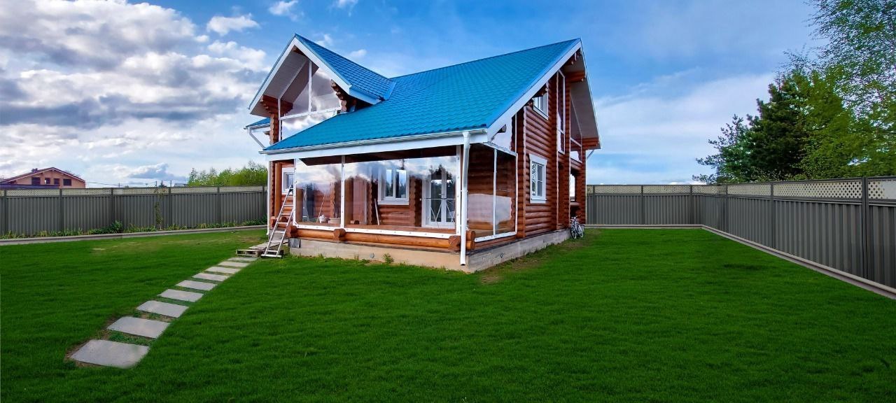 Мягкие окна на веранде загородного дома в Меленках